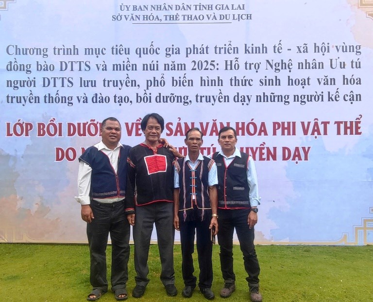 Gia Lai: Bồi dưỡng Di sản văn hóa phi vật thể cho đồng bào Jrai và Bahnar - Ảnh 1.