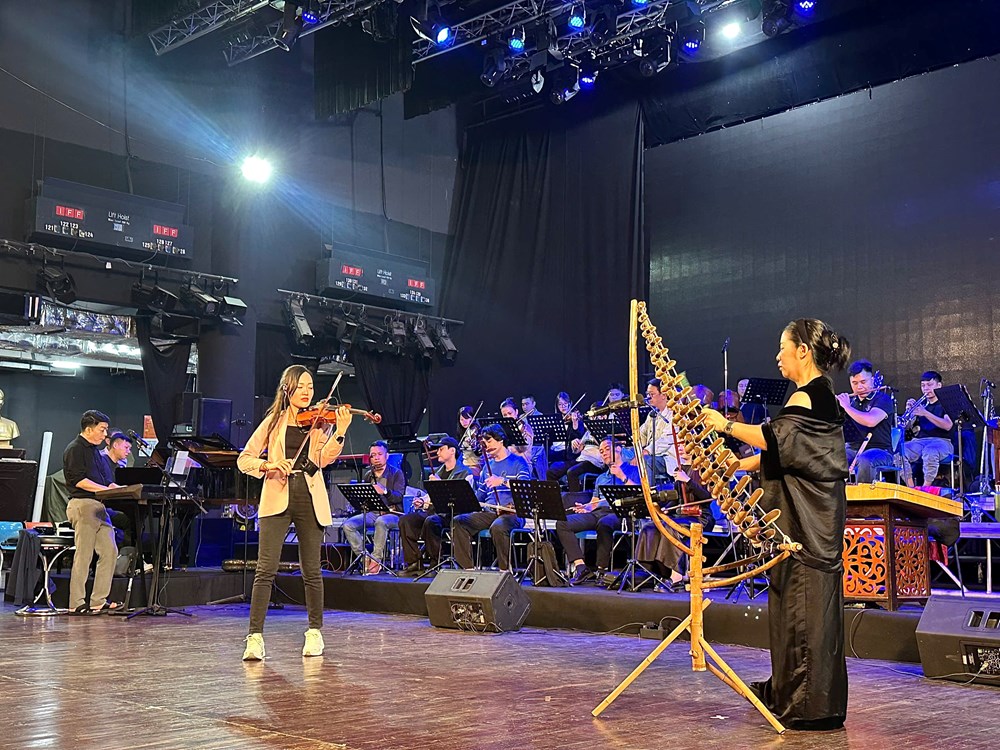 Hành trình đưa âm nhạc truyền thống Việt chạm tới các kiệt tác thế giới - Ảnh 3. Hành trình đưa âm nhạc truyền thống Việt chạm tới các kiệt tác thế giới - Ảnh 3.