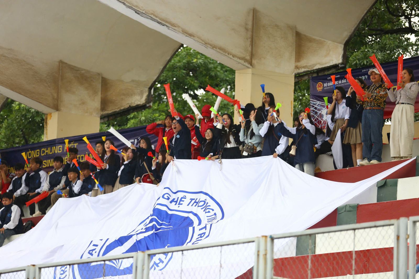 ការបើកវគ្គផ្ដាច់ព្រ័ត្រនៃការប្រកួតបាល់ទាត់សិស្សថ្នាក់ជាតិឆ្នាំ២០២៥ - TV360 Cup - រូបថត ៣. Khai mạc vòng chung kết Giải bóng đá nam sinh viên toàn quốc 2025 - Cúp TV360 - Ảnh 3.