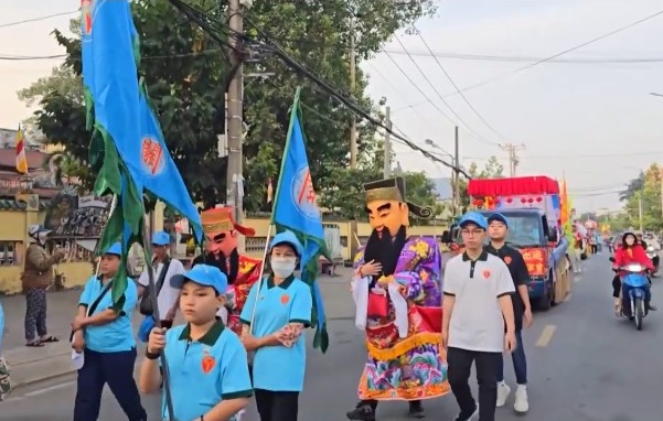 ដុងណៃ៖ ថែរក្សា និងលើកតម្កើងតម្លៃពិធីបុណ្យប្រពៃណីរបស់សហគមន៍ជនជាតិភាគតិច រួមជាមួយនឹងការអភិវឌ្ឍន៍ទេសចរណ៍ - រូបថត ១. Đồng Nai: Bảo tồn và phát huy giá trị lễ hội truyền thống của cộng đồng dân tộc thiểu số gắn với phát triển du lịch - Ảnh 1.