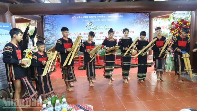 Trưng bày chuyên đề Cồng chiêng-Di sản văn hóa đặc sắc các dân tộc Tây Nguyên - Ảnh 3.