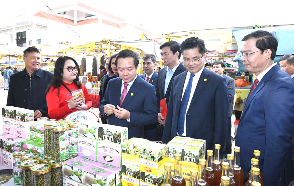 Khai mạc Tuần Văn hóa, Thể thao và Du lịch Hưng Yên năm 2025 - Ảnh 3. Khai mạc Tuần Văn hóa, Thể thao và Du lịch Hưng Yên năm 2025 - Ảnh 3.