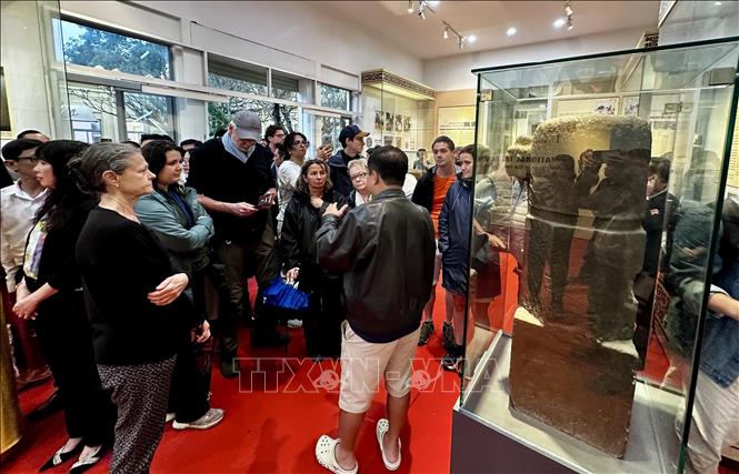 Đà Nẵng giới thiệu 16 bảo vật quốc gia đến công chúng - Ảnh 3. Đà Nẵng giới thiệu 16 bảo vật quốc gia đến công chúng - Ảnh 3.