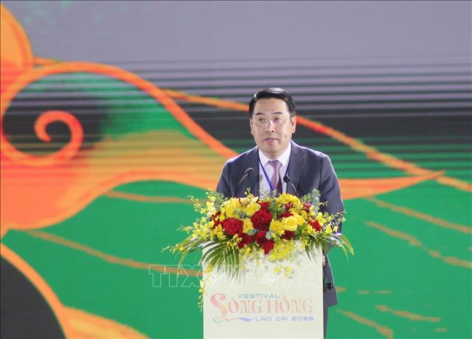 Sắc màu văn hóa Việt Nam và Trung Quốc trong đêm khai mạc Festival sông Hồng đầu tiên - Ảnh 2. Sắc màu văn hóa Việt Nam và Trung Quốc trong đêm khai mạc Festival sông Hồng đầu tiên - Ảnh 2.