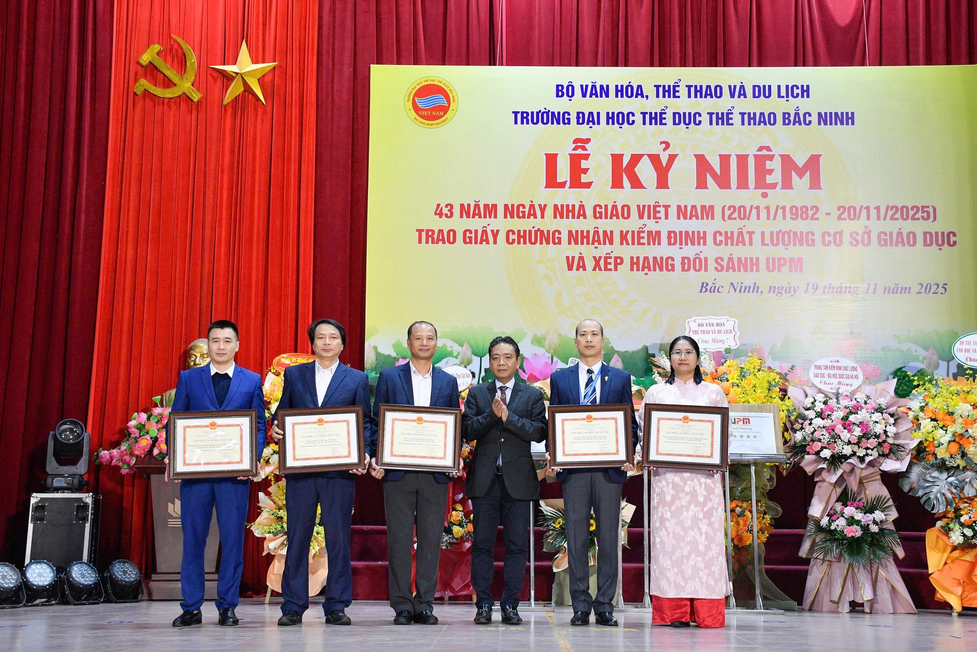Trường Đại học TDTT Bắc Ninh long trọng kỷ niệm ngày nhà giáo Việt Nam 20/11 và đón nhận giấy chứng nhận kiểm định chất lượng giáo dục - Ảnh 5.