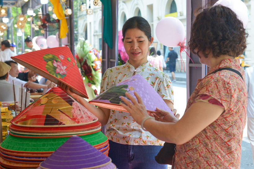 Festival Thu Hà Nội lần thứ 3 năm 2025 sẽ diễn ra tại phố đi bộ Trần Nhân Tông và Công viên Thống Nhất - Ảnh 1.