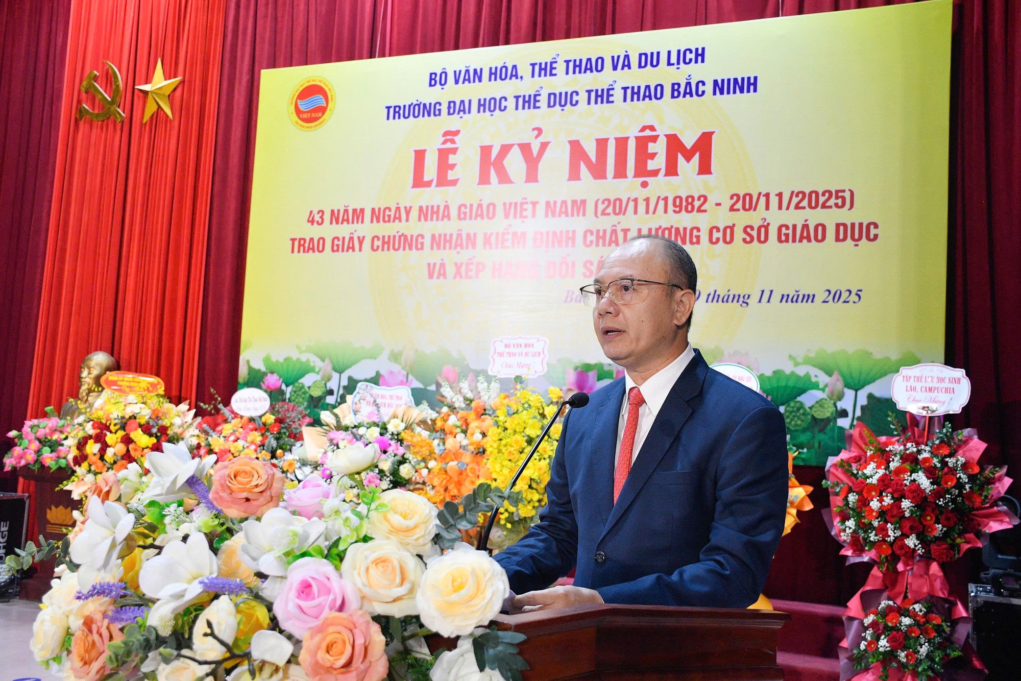 Trường Đại học TDTT Bắc Ninh long trọng kỷ niệm ngày nhà giáo Việt Nam 20/11 và đón nhận giấy chứng nhận kiểm định chất lượng giáo dục - Ảnh 2.