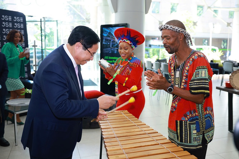 Thủ tướng thăm, làm việc tại thị trường chứng khoán lớn nhất châu Phi - Ảnh 7.