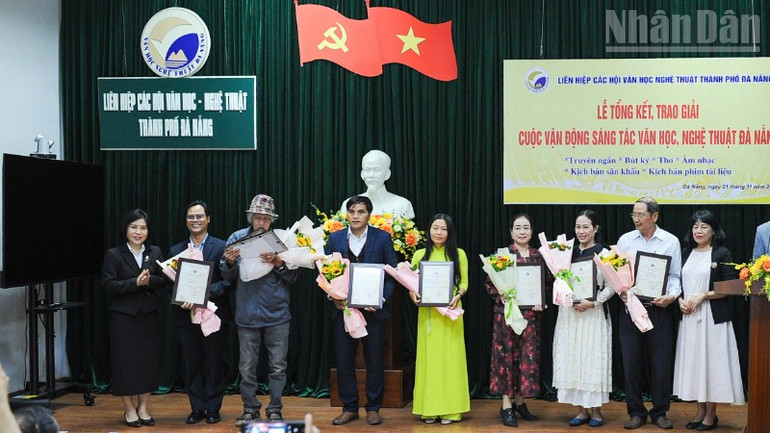 Đà Nẵng: Trao tặng 55 giải thưởng cho các tác phẩm có giá trị nghệ thuật cao - Ảnh 4.