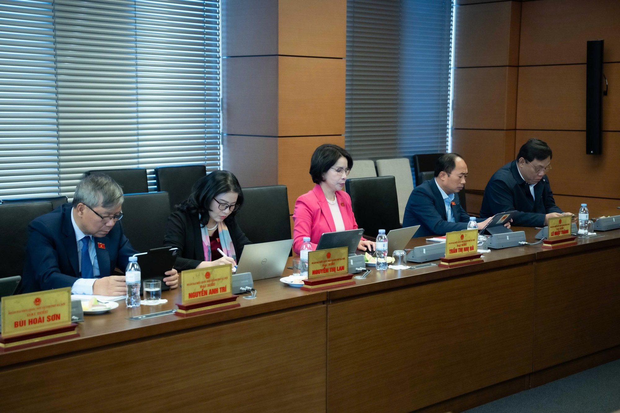 Luật Trí tuệ nhân tạo cần định hình “văn hóa AI”, tôn trọng các giá trị văn hóa, đạo đức, bản sắc dân tộc - Ảnh 4.