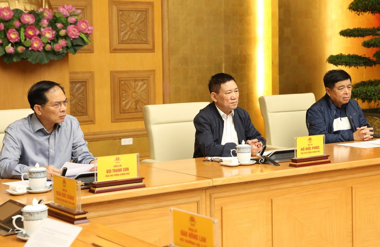 Từ Nam Phi, Thủ tướng chủ trì cuộc họp trực tuyến về ứng phó, khắc phục hậu quả mưa lũ - Ảnh 5.