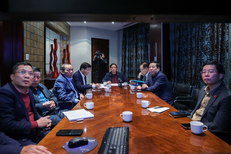 Thủ tướng: Đặt mình vào địa vị người dân để khắc phục hậu quả thiên tai nhanh nhất, hiệu quả nhất - Ảnh 2.