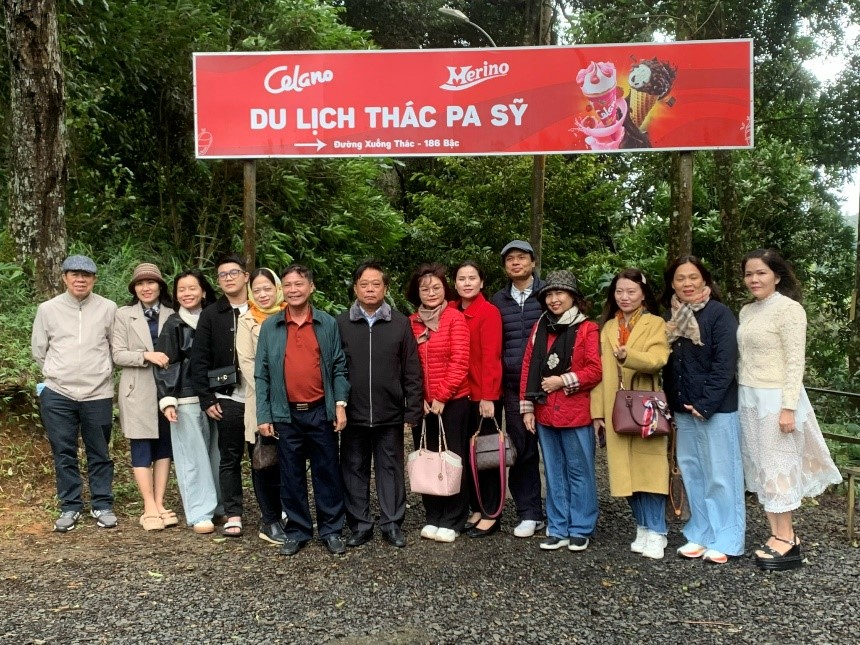 រដ្ឋបាលទេសចរណ៍ជាតិវៀតណាម ធ្វើការស្ទង់មតិលើការអភិវឌ្ឍន៍ផលិតផលទេសចរណ៍សហគមន៍នៅខេត្ត Quang Ngai - រូបថត ១. Cục Du lịch Quốc gia Việt Nam tổ chức khảo sát phát triển sản phẩm du lịch cộng đồng tại Quảng Ngãi - Ảnh 1.