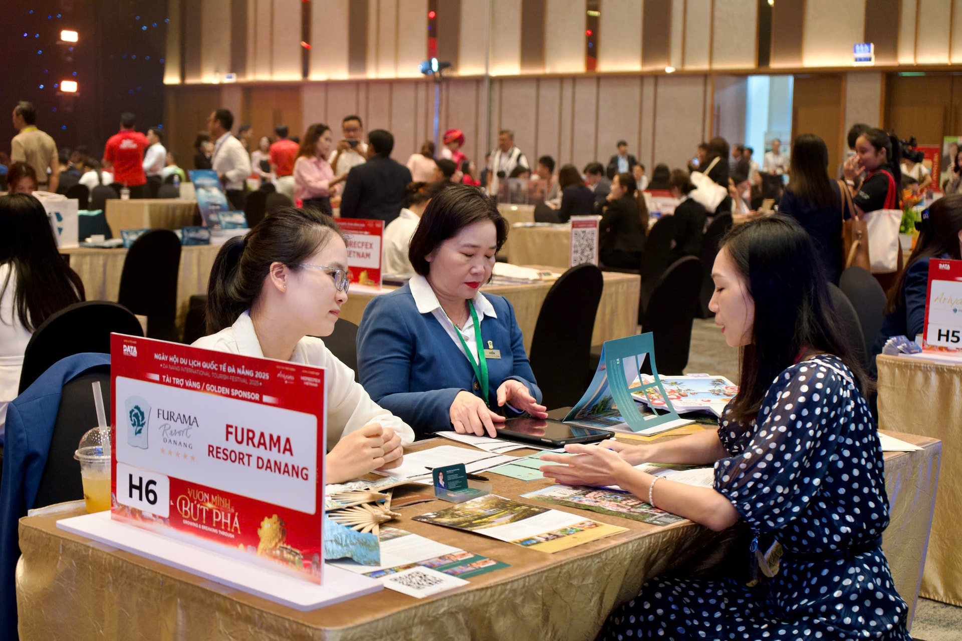 Đà Nẵng tăng sức bật cho du lịch cuối năm - Ảnh 1. Đà Nẵng tăng sức bật cho du lịch cuối năm - Ảnh 1.