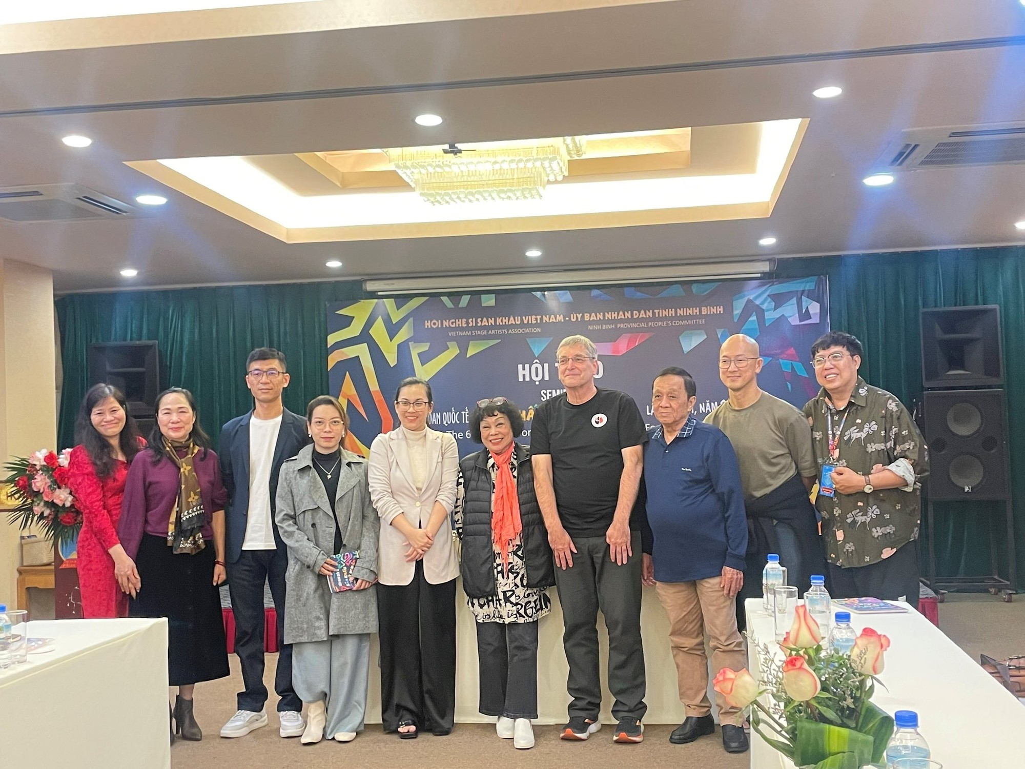 Поиск новых выражений для сцены - Фото 3. Tìm kiếm cách biểu đạt mới cho sân khấu - Ảnh 3.