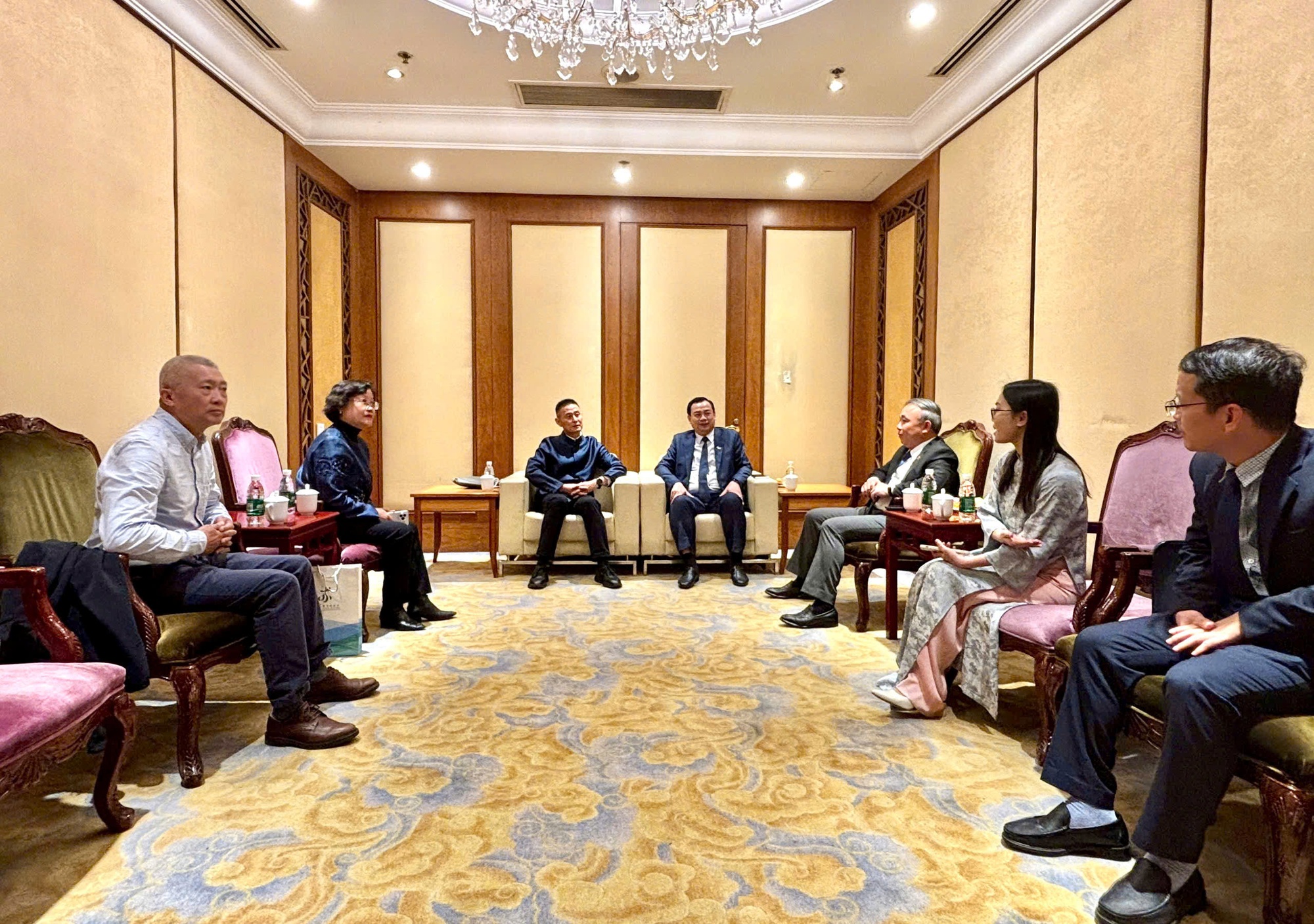 Vietnam - Jiangsu (Čína) posílení spolupráce, rozšíření trhu a podpora bilaterálního cestovního ruchu - Foto 1. Việt Nam - Giang Tô (Trung Quốc) nâng tầm hợp tác, mở rộng thị trường và xúc tiến du lịch song phương - Ảnh 1.