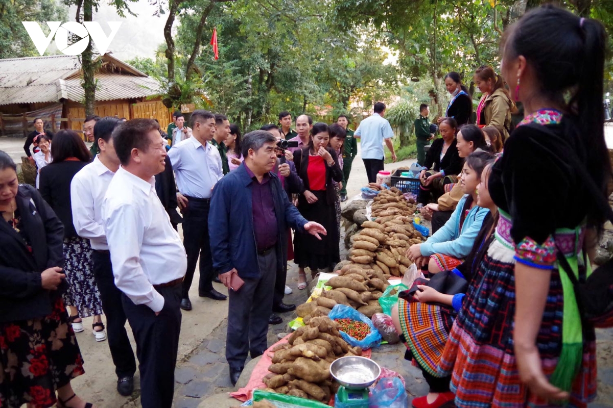 Lai Châu bứt phá du lịch cộng đồng từ “điểm tựa vàng” văn hóa - Ảnh 4.