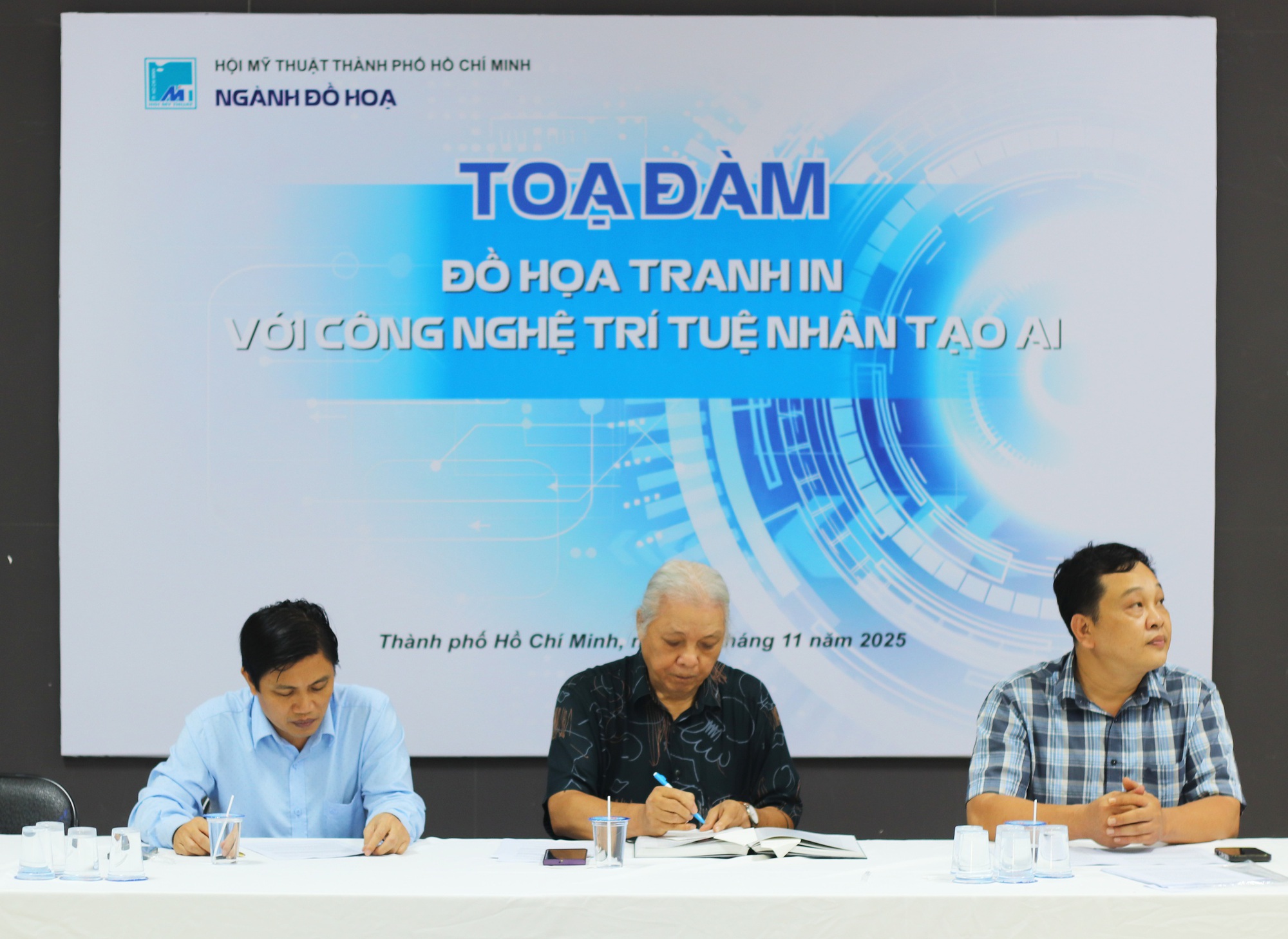 "Định vị" vai trò của AI trong nghệ thuật: Nghệ sĩ và AI - Lằn ranh giữa "trợ thủ" và "kẻ thay thế" - Ảnh 1. "Định vị" vai trò của AI trong nghệ thuật: Nghệ sĩ và AI - Lằn ranh giữa "trợ thủ" và "kẻ thay thế" - Ảnh 1.