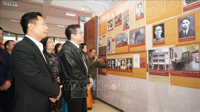 Trưng bày 370 tư liệu, hiện vật về hành trình của Bác Hồ tại Trung Quốc - Ảnh 2. Trưng bày 370 tư liệu, hiện vật về hành trình của Bác Hồ tại Trung Quốc - Ảnh 2.