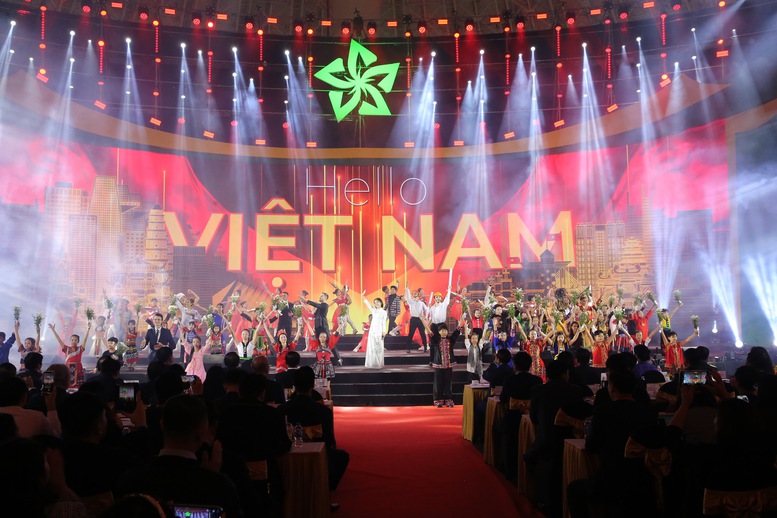 Statsminister: Den första höstmässan – 2025 har blivit en festival för kreativ teknologi samt konst och kultur – Foto 7. Thủ tướng: Hội chợ mùa Thu lần thứ nhất – 2025 đã trở thành lễ hội của công nghệ sáng tạo và văn hóa nghệ thuật - Ảnh 7.