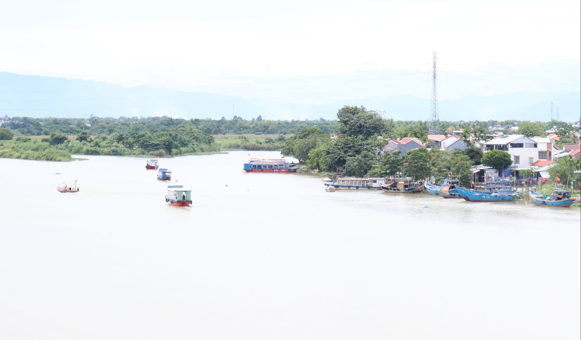 दा नांग: अद्वितीय, हरित पर्यटक नौकाओं पर शोध और विकास की आवश्यकता - फोटो 3. Đà Nẵng: Cần nghiên cứu, phát triển tàu thủy du lịch đặc trưng, xanh - Ảnh 3.