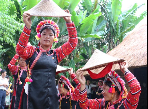 Khôi phục bản sắc của các dân tộc thiểu số có dân số ít người năm 2025 - Ảnh 2. Khôi phục bản sắc của các dân tộc thiểu số có dân số ít người năm 2025 - Ảnh 2.