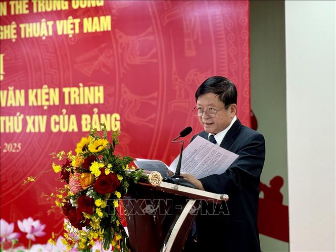 Văn nghệ sĩ góp ý dự thảo văn kiện Đại hội XIV của Đảng - Ảnh 2. Văn nghệ sĩ góp ý dự thảo văn kiện Đại hội XIV của Đảng - Ảnh 2.