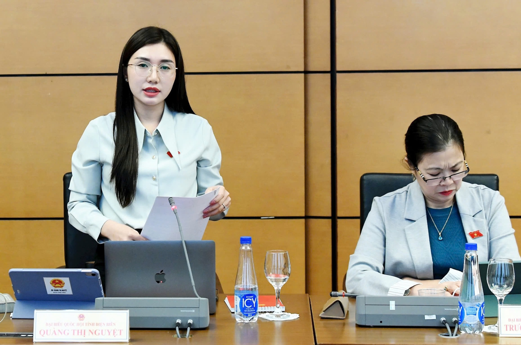 Luật Chuyển đổi số có ý nghĩa đặc biệt quan trọng trong việc hoàn thiện thể chế, thúc đẩy phát triển kinh tế số, xã hội số và chính quyền số - Ảnh 4. Luật Chuyển đổi số có ý nghĩa đặc biệt quan trọng trong việc hoàn thiện thể chế, thúc đẩy phát triển kinh tế số, xã hội số và chính quyền số - Ảnh 4.