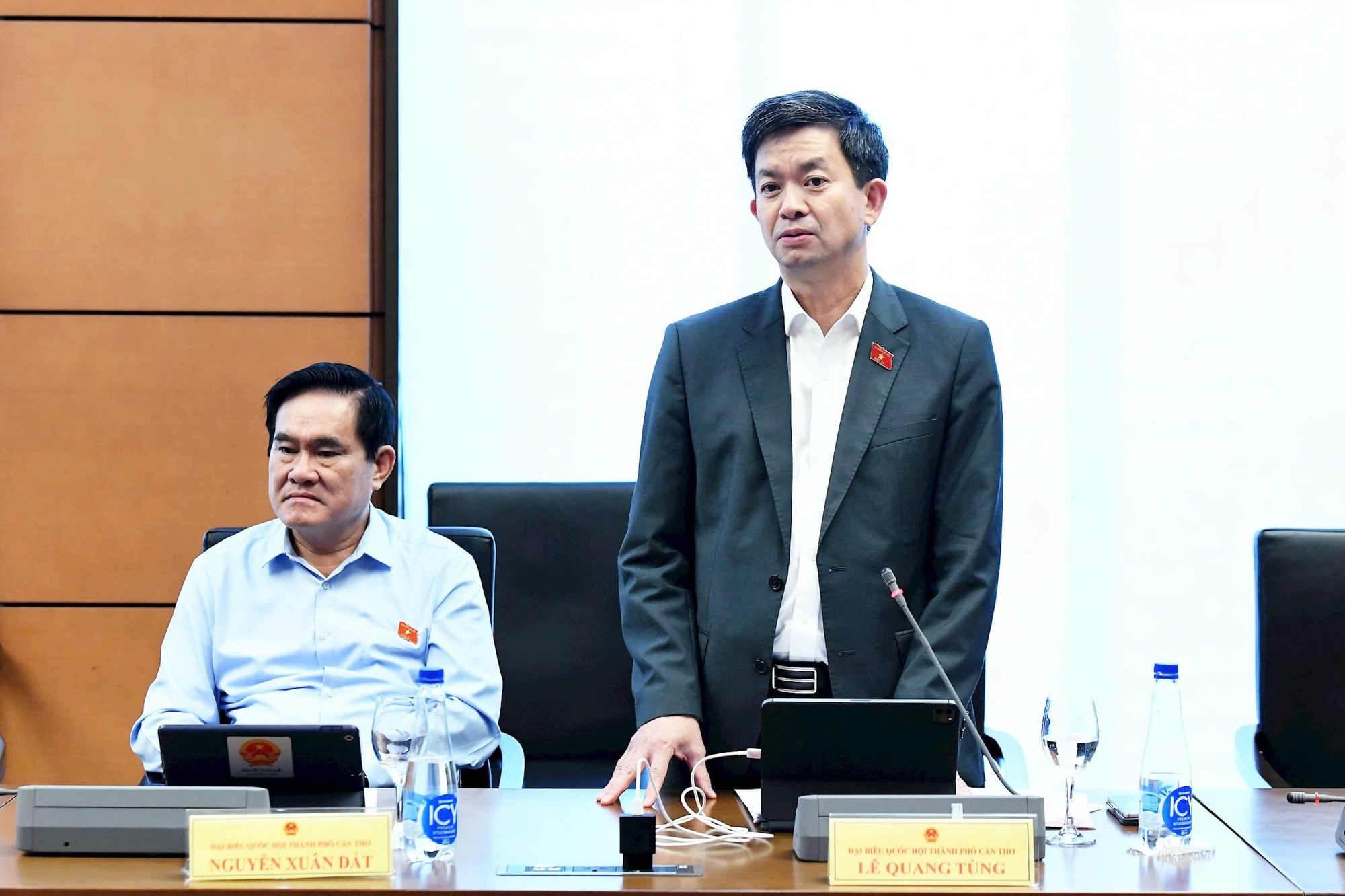 Luật Chuyển đổi số có ý nghĩa đặc biệt quan trọng trong việc hoàn thiện thể chế, thúc đẩy phát triển kinh tế số, xã hội số và chính quyền số - Ảnh 3. Luật Chuyển đổi số có ý nghĩa đặc biệt quan trọng trong việc hoàn thiện thể chế, thúc đẩy phát triển kinh tế số, xã hội số và chính quyền số - Ảnh 3.