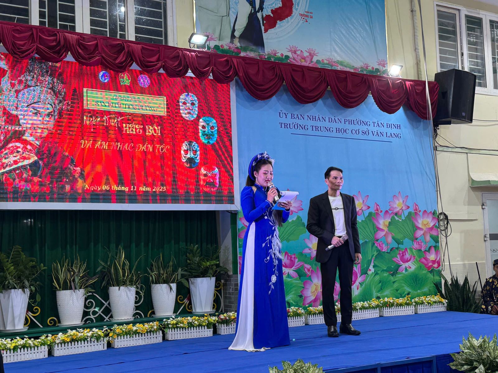 Sân khấu học đường bồi đắp tình yêu lịch sử và nghệ thuật dân tộc - Ảnh 1. Sân khấu học đường bồi đắp tình yêu lịch sử và nghệ thuật dân tộc - Ảnh 1.