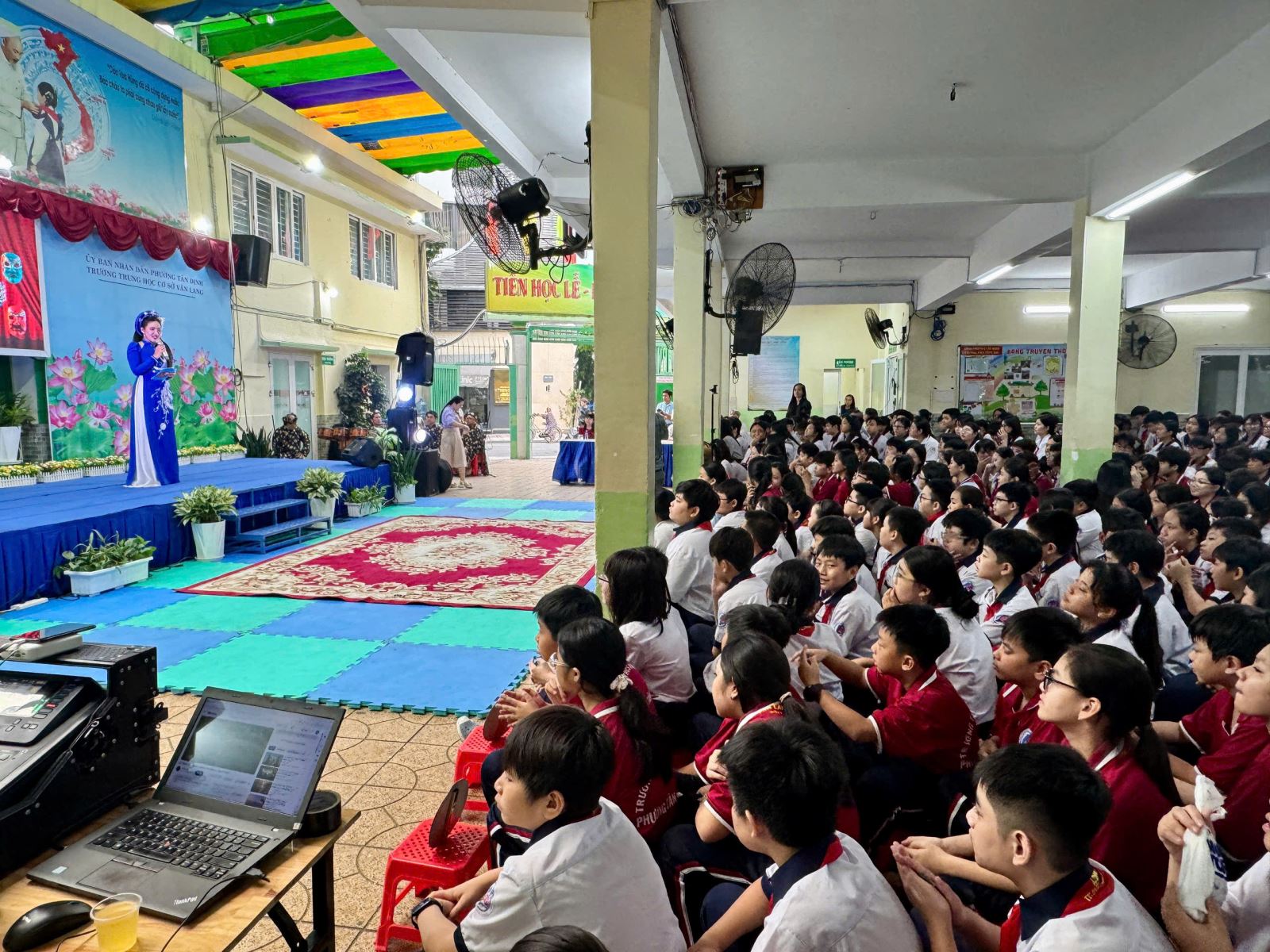 Sân khấu học đường bồi đắp tình yêu lịch sử và nghệ thuật dân tộc - Ảnh 3. Sân khấu học đường bồi đắp tình yêu lịch sử và nghệ thuật dân tộc - Ảnh 3.