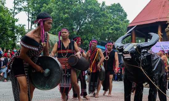 Nỗ lực phục hồi, bảo tồn văn hoá DTTS gắn với phát triển du lịch - Ảnh 3.