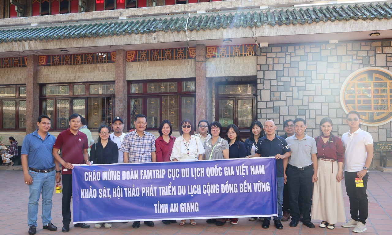 ベトナム国家観光総局がアンザン省でコミュニティ観光調査を実施 - 写真1。 Cục Du lịch Quốc gia Việt Nam tổ chức khảo sát du lịch cộng đồng tỉnh An Giang - Ảnh 1.