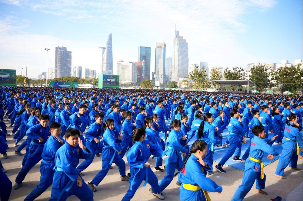 60.000 học sinh đồng diễn võ nhạc Vovinam, lập kỷ lục kép Việt Nam và thế giới - Ảnh 4.