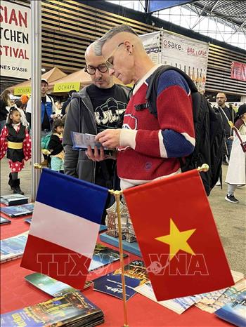 Việt Nam tỏa sáng tại Salon de l’Asie 2025 - Ảnh 1. Việt Nam tỏa sáng tại Salon de l’Asie 2025 - Ảnh 1.