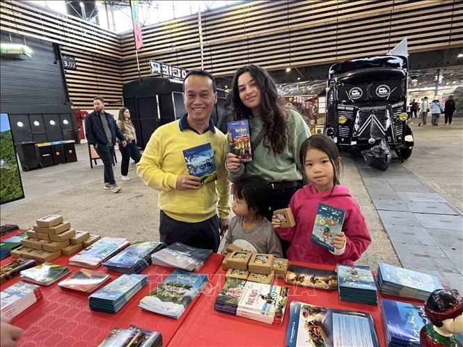 Việt Nam tỏa sáng tại Salon de l’Asie 2025 - Ảnh 2. Việt Nam tỏa sáng tại Salon de l’Asie 2025 - Ảnh 2.