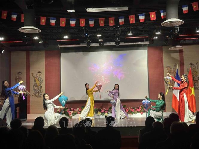 Việt Nam tỏa sáng tại Salon de l’Asie 2025 - Ảnh 5. Việt Nam tỏa sáng tại Salon de l’Asie 2025 - Ảnh 5.