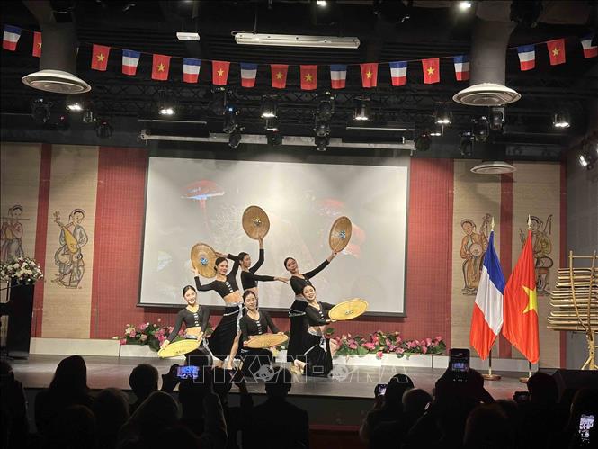 Việt Nam tỏa sáng tại Salon de l’Asie 2025 - Ảnh 4. Việt Nam tỏa sáng tại Salon de l’Asie 2025 - Ảnh 4.