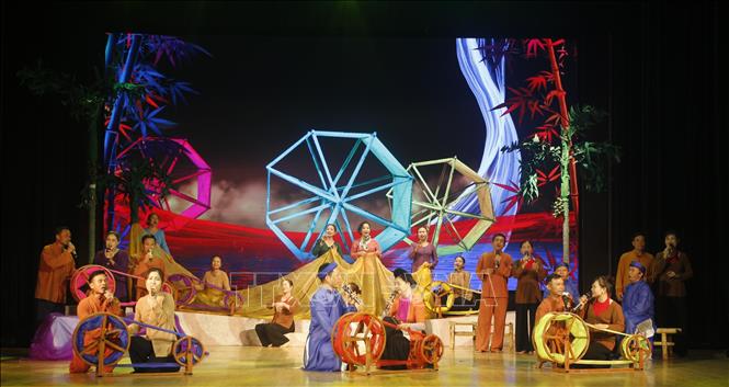 'Làn gió mới' cho dân ca ví, giặm Nghệ Tĩnh - Ảnh 2. 'Làn gió mới' cho dân ca ví, giặm Nghệ Tĩnh - Ảnh 2.