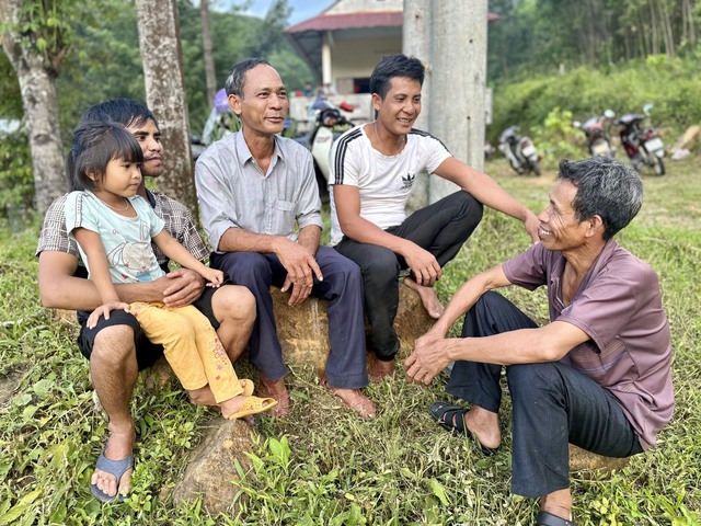 Εξάλειψη των οπισθοδρομικών εθίμων: Από την αλλαγή της επίγνωσης στη βελτίωση της οικονομίας των νοικοκυριών - Φωτογραφία 1. Xóa bỏ hủ tục lạc hậu: Từ thay đổi nhận thức đến cải thiện kinh tế hộ gia đình - Ảnh 1.