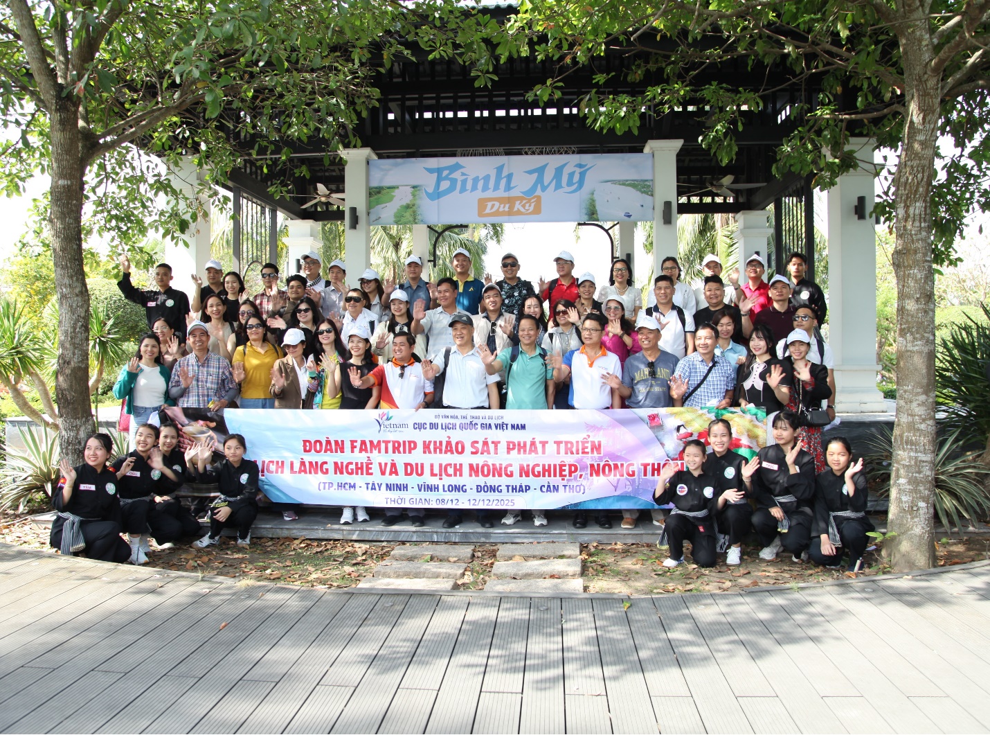 Vietnams nasjonale turistadministrasjon gjennomførte en undersøkelse om utviklingen av landbruks- og bygdeturisme i Mekongdelta-provinsene - Bilde 1. Cục Du lịch Quốc gia Việt Nam tổ chức khảo sát phát triển du lịch nông nghiệp - nông thôn tại các tỉnh Đồng bằng sông Cửu Long - Ảnh 1.