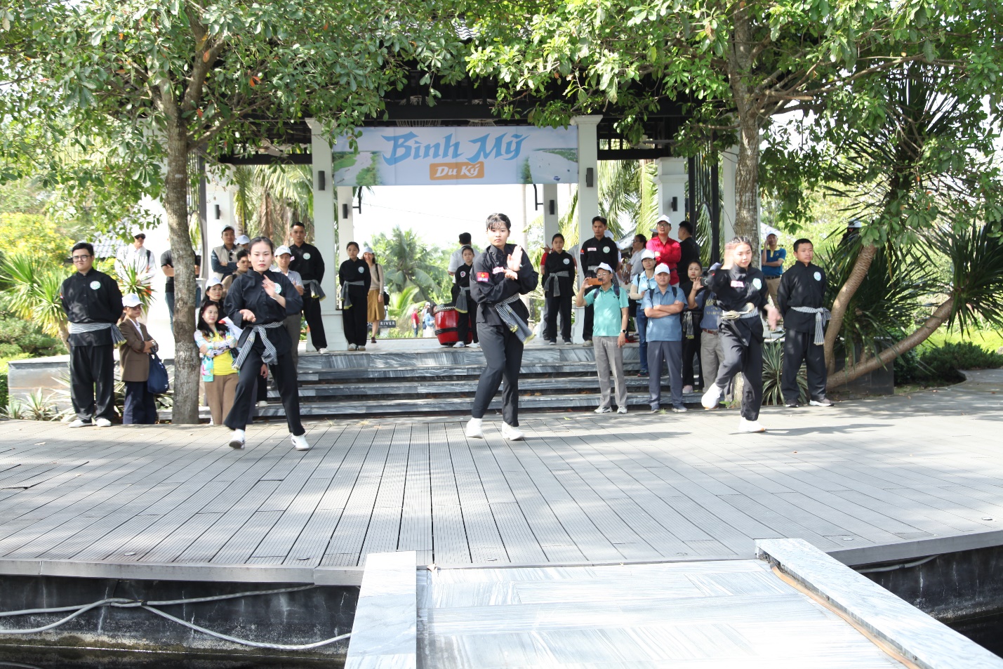Vietnams nasjonale turistadministrasjon gjennomførte en undersøkelse om utviklingen av landbruks- og bygdeturisme i Mekongdelta-provinsene - Foto 2. Cục Du lịch Quốc gia Việt Nam tổ chức khảo sát phát triển du lịch nông nghiệp - nông thôn tại các tỉnh Đồng bằng sông Cửu Long - Ảnh 2.