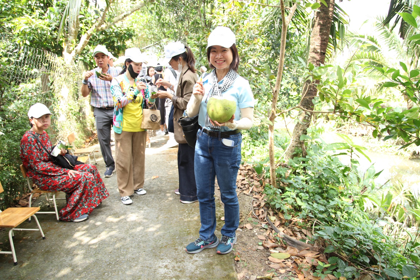 Vietnams nasjonale turistadministrasjon gjennomførte en undersøkelse om utviklingen av landbruks- og bygdeturisme i Mekongdelta-provinsene - Foto 10. Cục Du lịch Quốc gia Việt Nam tổ chức khảo sát phát triển du lịch nông nghiệp - nông thôn tại các tỉnh Đồng bằng sông Cửu Long - Ảnh 10.