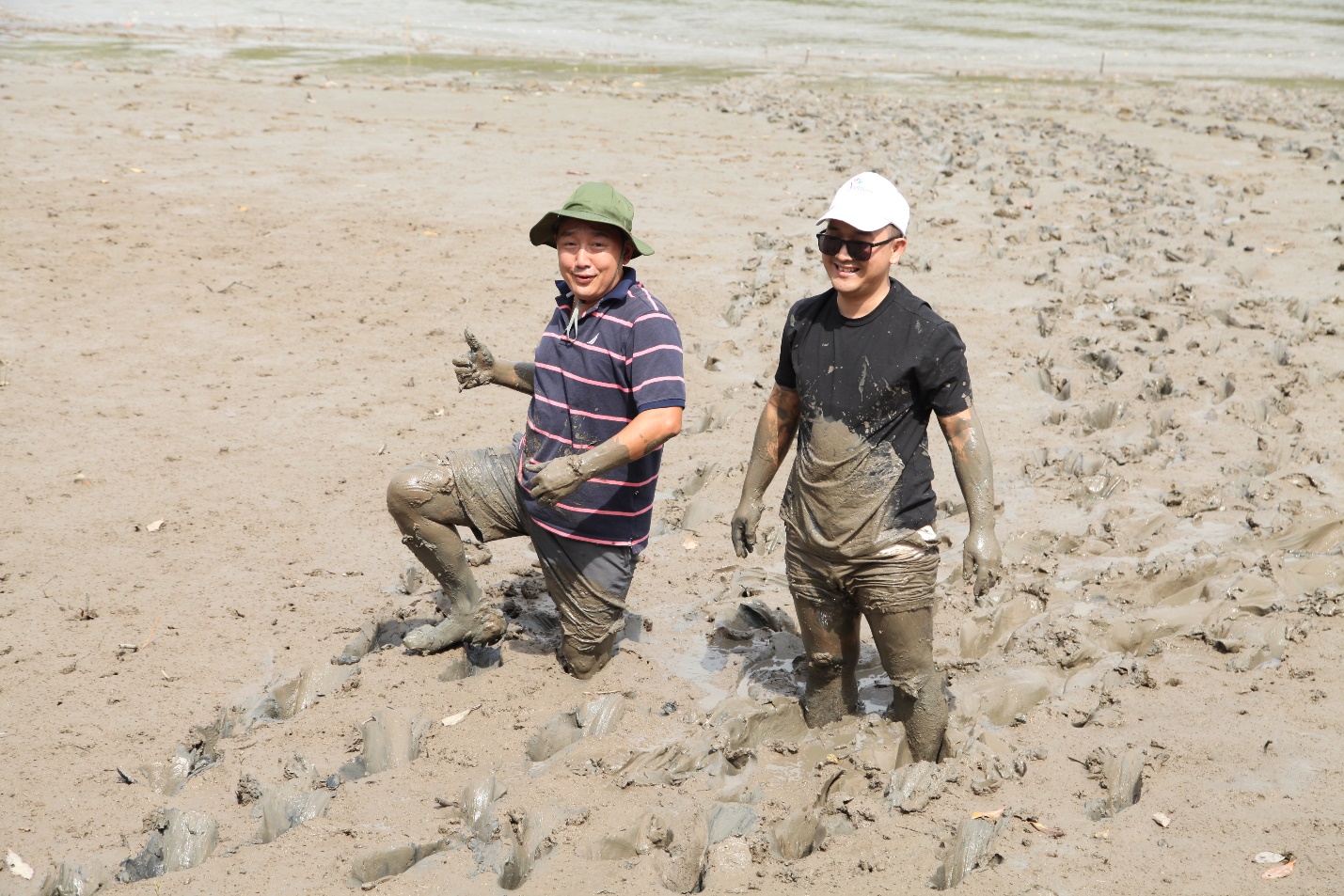 Vietnams nasjonale turistadministrasjon gjennomførte en undersøkelse om utviklingen av landbruks- og bygdeturisme i Mekongdelta-provinsene - Foto 14. Cục Du lịch Quốc gia Việt Nam tổ chức khảo sát phát triển du lịch nông nghiệp - nông thôn tại các tỉnh Đồng bằng sông Cửu Long - Ảnh 14.