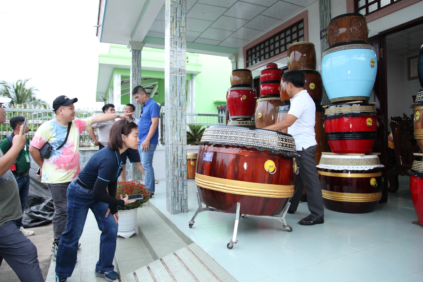 Vietnams nasjonale turistadministrasjon gjennomførte en undersøkelse om utviklingen av landbruks- og bygdeturisme i Mekongdelta-provinsene - Foto 15. Cục Du lịch Quốc gia Việt Nam tổ chức khảo sát phát triển du lịch nông nghiệp - nông thôn tại các tỉnh Đồng bằng sông Cửu Long - Ảnh 15.