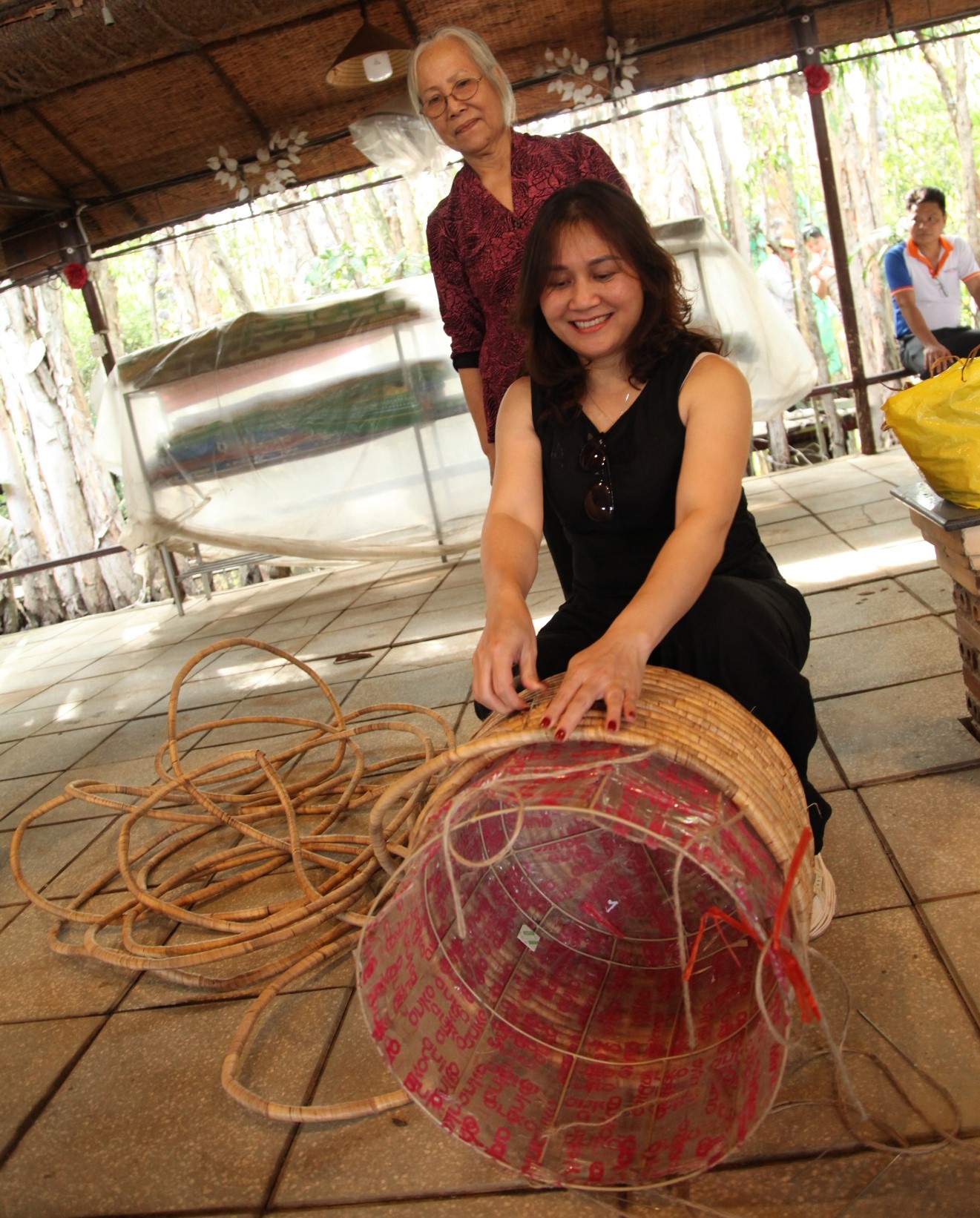 Vietnams nasjonale turistadministrasjon gjennomførte en undersøkelse om utviklingen av landbruks- og bygdeturisme i Mekongdelta-provinsene - Foto 9. Cục Du lịch Quốc gia Việt Nam tổ chức khảo sát phát triển du lịch nông nghiệp - nông thôn tại các tỉnh Đồng bằng sông Cửu Long - Ảnh 9.