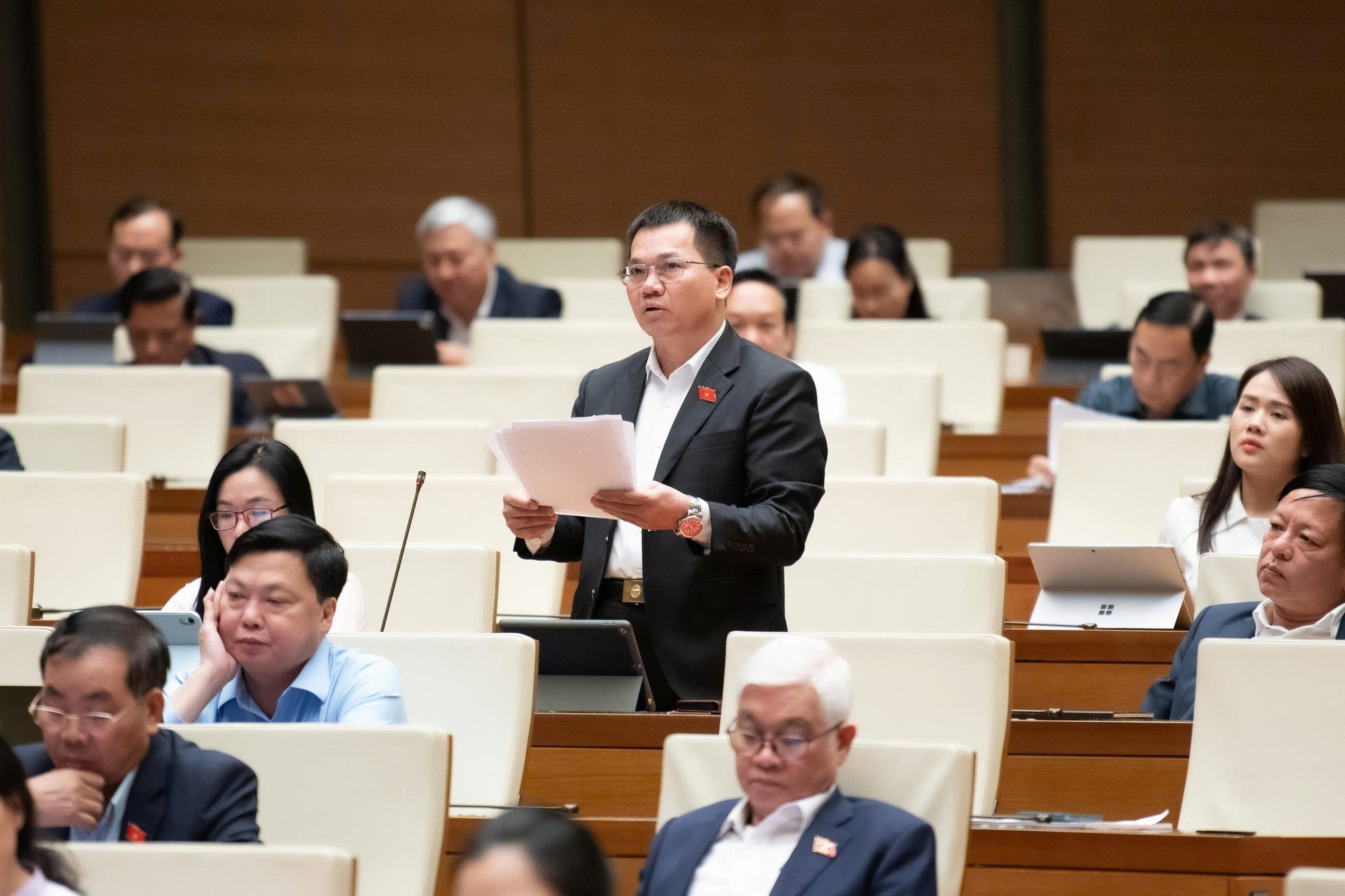 בניית נמל התעופה הבינלאומי ג'יה בין: העברת שרידים היסטוריים ותרבותיים חייבת לשמר את ערכם המקורי - תמונה 1. Xây dựng Cảng hàng không quốc tế Gia Bình: Việc di dời các di tích lịch sử, văn hóa phải bảo tồn giá trị nguyên gốc - Ảnh 1.