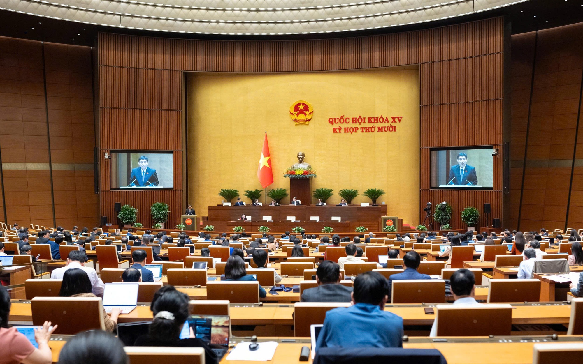 Quốc hội thông qua Luật Báo chí (sửa đổi)