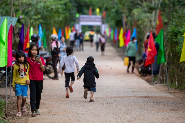 Nhiều địa phương miền núi đẩy mạnh hỗ trợ cộng đồng dân tộc thiểu số phát triển du lịch bền vững - Ảnh 1. Nhiều địa phương miền núi đẩy mạnh hỗ trợ cộng đồng dân tộc thiểu số phát triển du lịch bền vững - Ảnh 1.