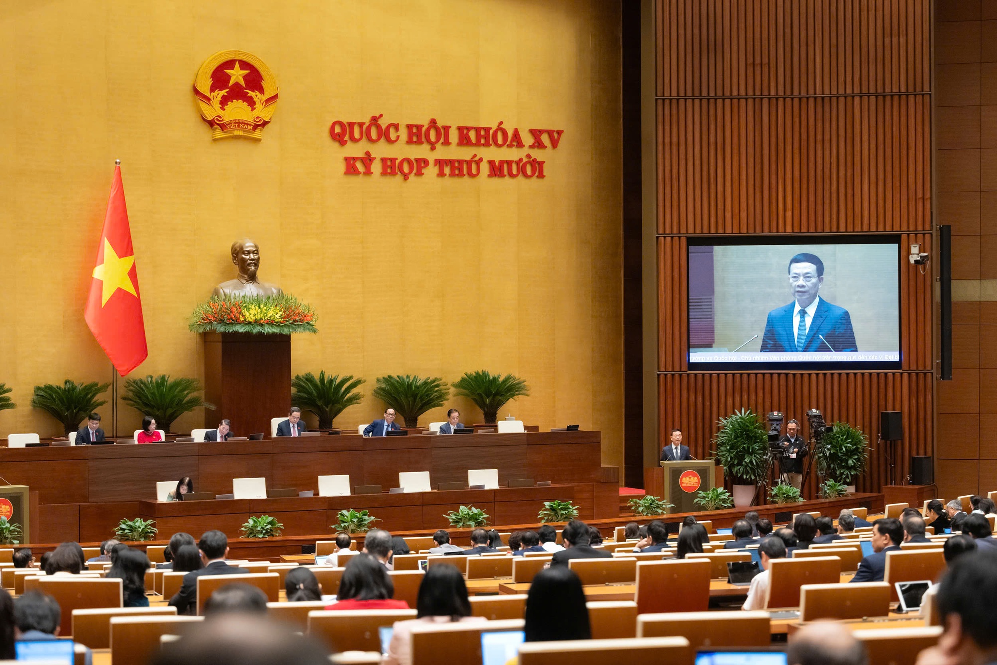 Nationalförsamlingen röstar för att anta lagen om digital transformation - Foto 2. Quốc hội biểu quyết thông qua Luật Chuyển đổi số - Ảnh 2.